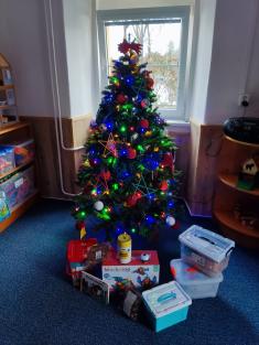 Vánoční nadílka pod stromečkem 